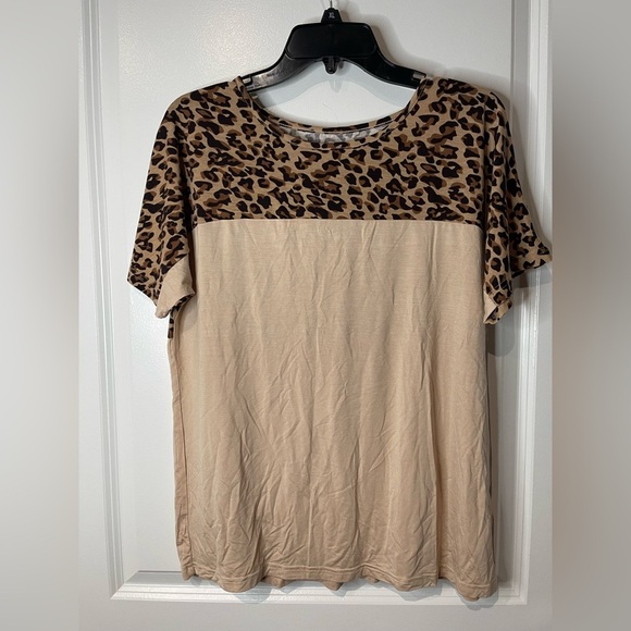 NWOT Animal Print Lounge Set. Drawstring Waist Size Large. P2P 20”. Inseam 18”. - Picture 2 of 5
